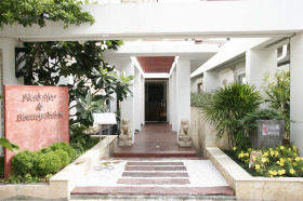 Peak Spa Chiangmai entrance Peak Spa at twin Peaks condo Chiangmai thailand